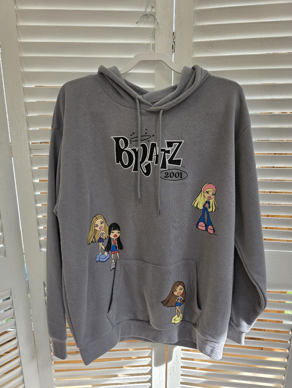 Bratz Remake 2001 Gray Embroidered Hoodie Size L Sweatshirt